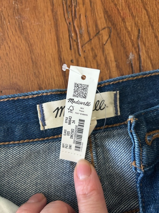 Madewell Mid-Rise Wide Leg Jeans in Dark Blue - Picture 4 of 8